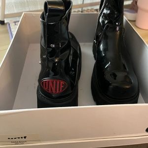 UNIf dada boot in black size 7